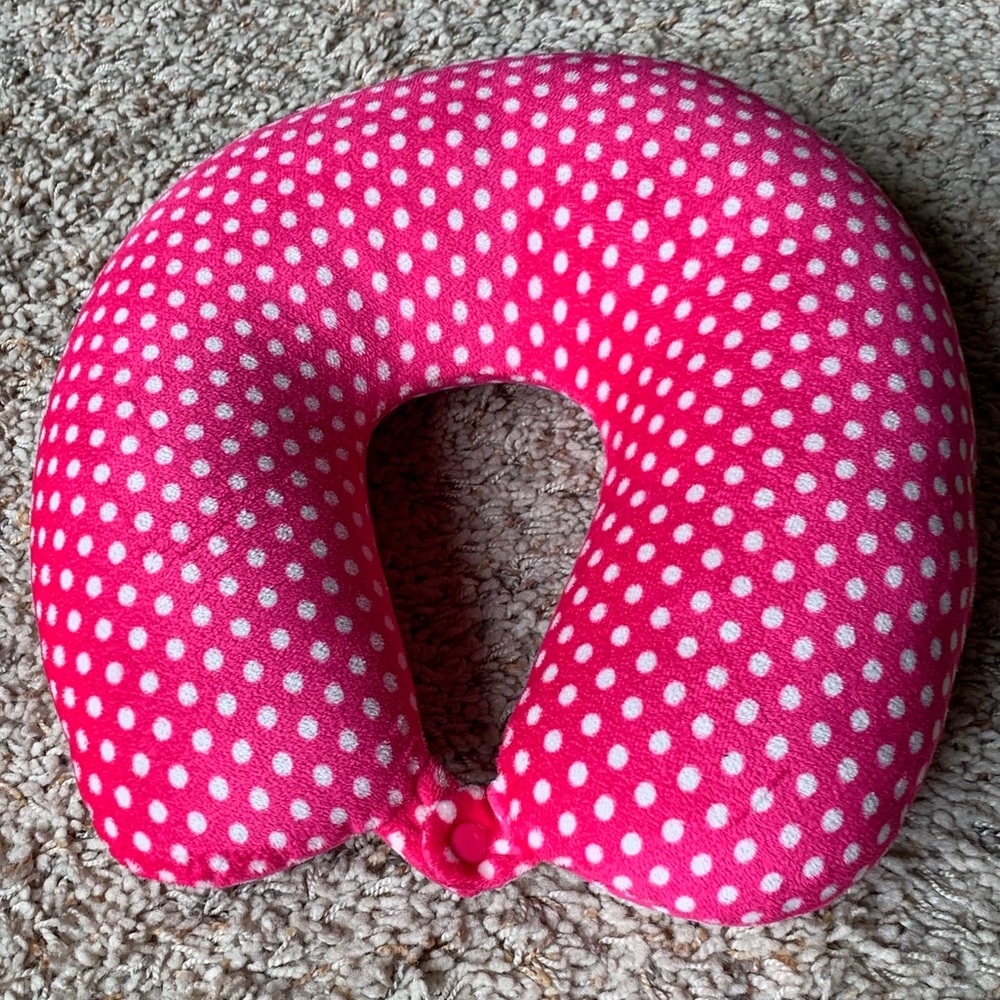 NWOT Neck Travel Pillow OS Pink/White PolkaDots
